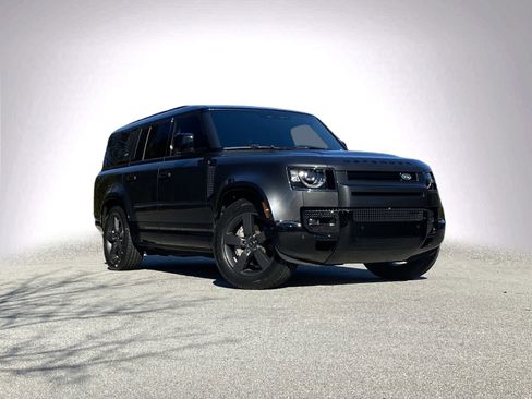 Used 2023 Land Rover Defender 130 X-Dynamic SE image 2