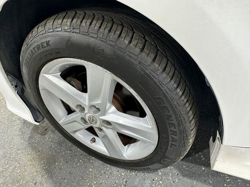 Used 2012 Toyota Camry SE FWD image 10