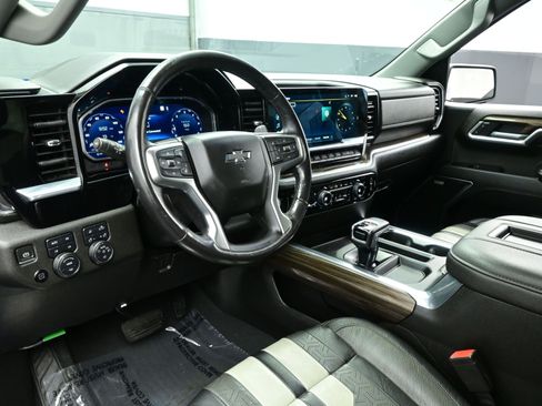 Used 2022 Chevrolet Silverado 1500 RST image 12