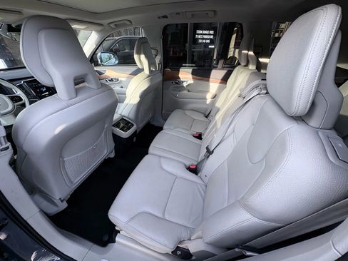 Used 2021 Volvo XC90 T6 Momentum image 14