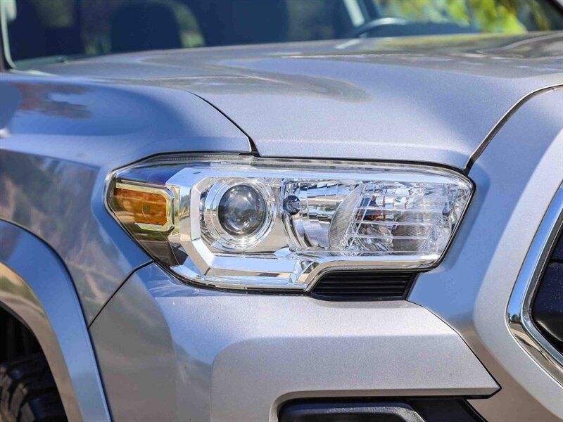Used 2021 Toyota Tacoma SR5 RWD image 10