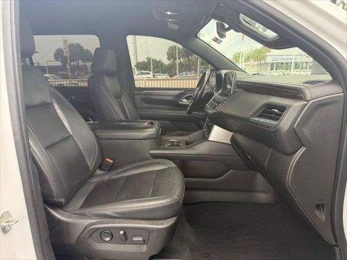 Used 2021 Chevrolet Suburban LT RWD image 14