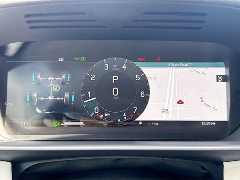 Used 2025 Land Rover Discovery S image 13