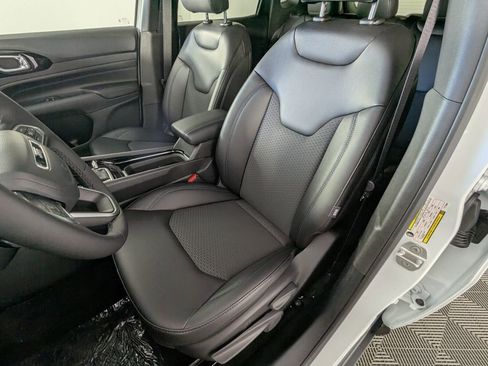 New 2026 Jeep Compass Latitude image 12