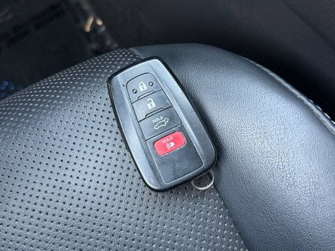 Used 2020 Toyota RAV4 Limited AWD/4WD image 31