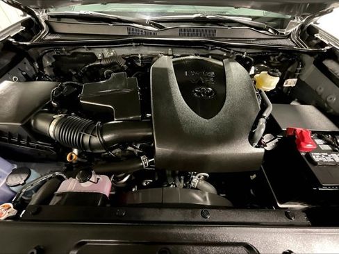 Certified 2021 Toyota Tacoma Limited image 10