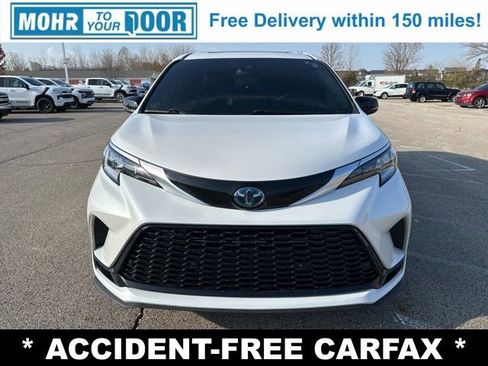 Used 2023 Toyota Sienna XSE image 2