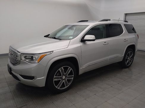 Used 2017 GMC Acadia Denali image 2