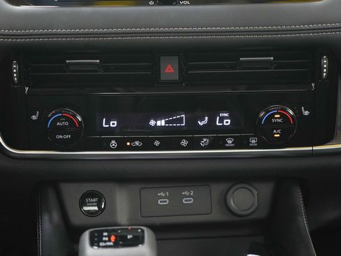 Used 2025 Nissan Rogue Platinum AWD/4WD image 17