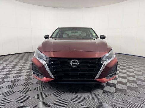 Used 2024 Nissan Altima 2.5 SV FWD image 11