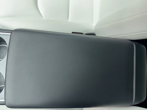 Used 2025 Tesla Model Y Long Range image 35