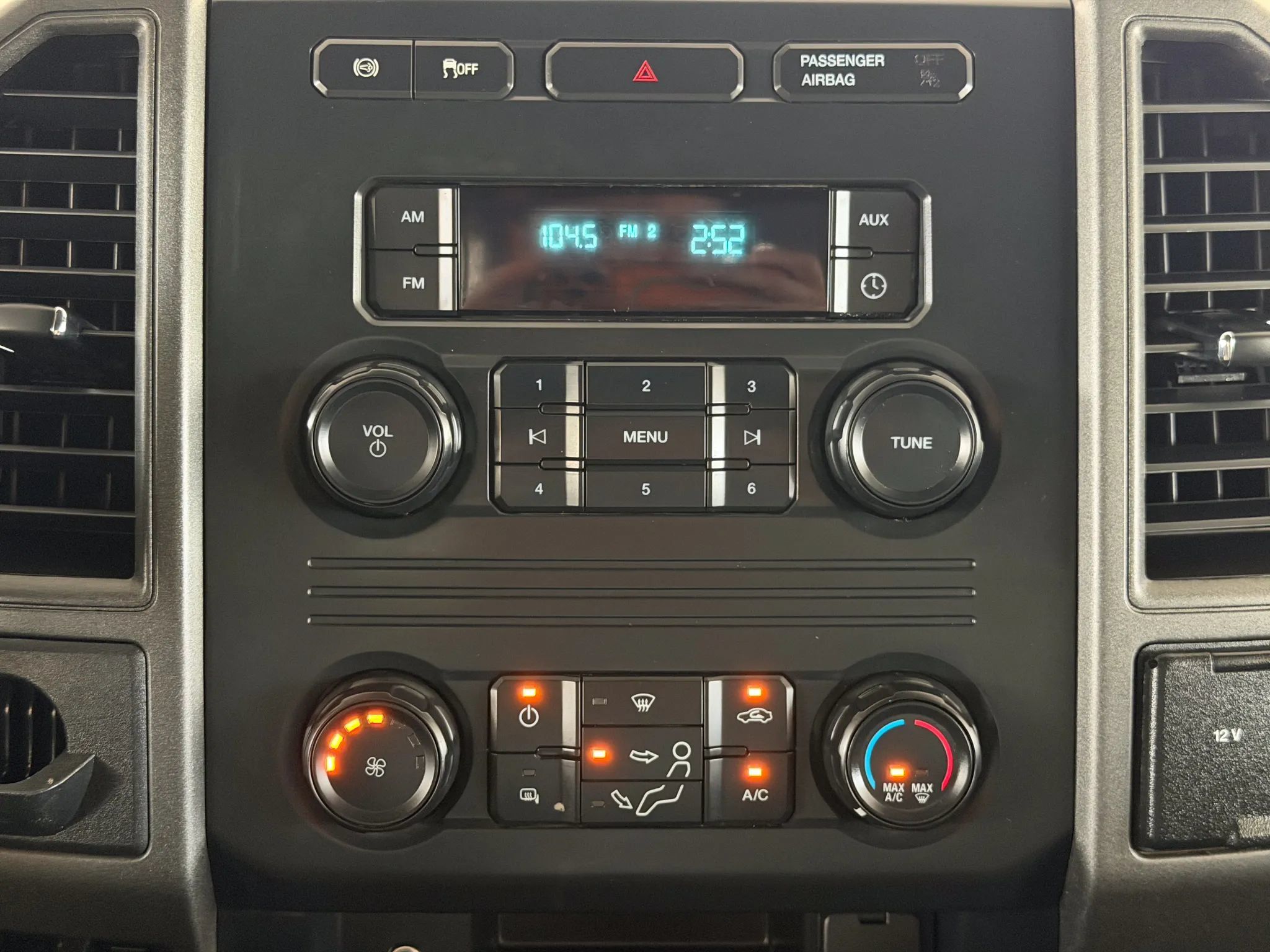 Used 2019 Ford F550 4x4 Regular Cab Super Duty image 25