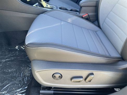 New 2025 Volkswagen Jetta SE image 16