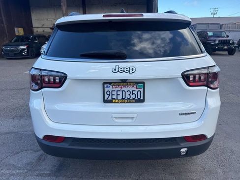 Used 2022 Jeep Compass Latitude FWD image 6