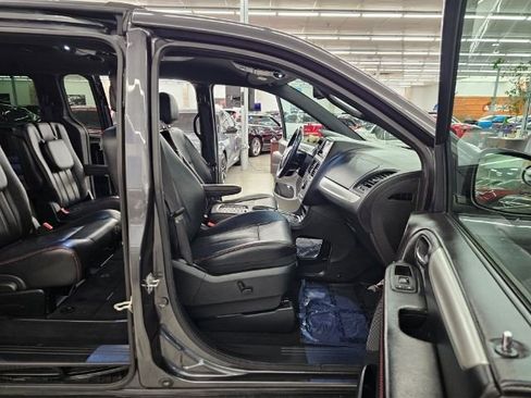 Used 2017 Dodge Grand Caravan GT image 31