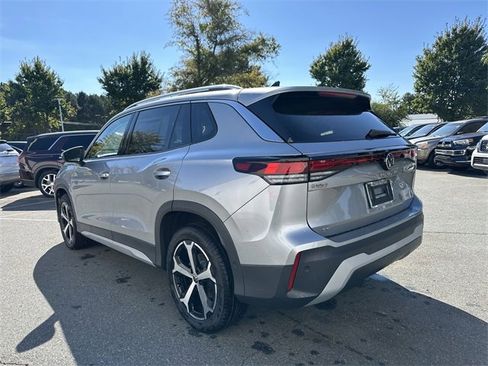 New 2025 Volkswagen Tiguan SE image 3