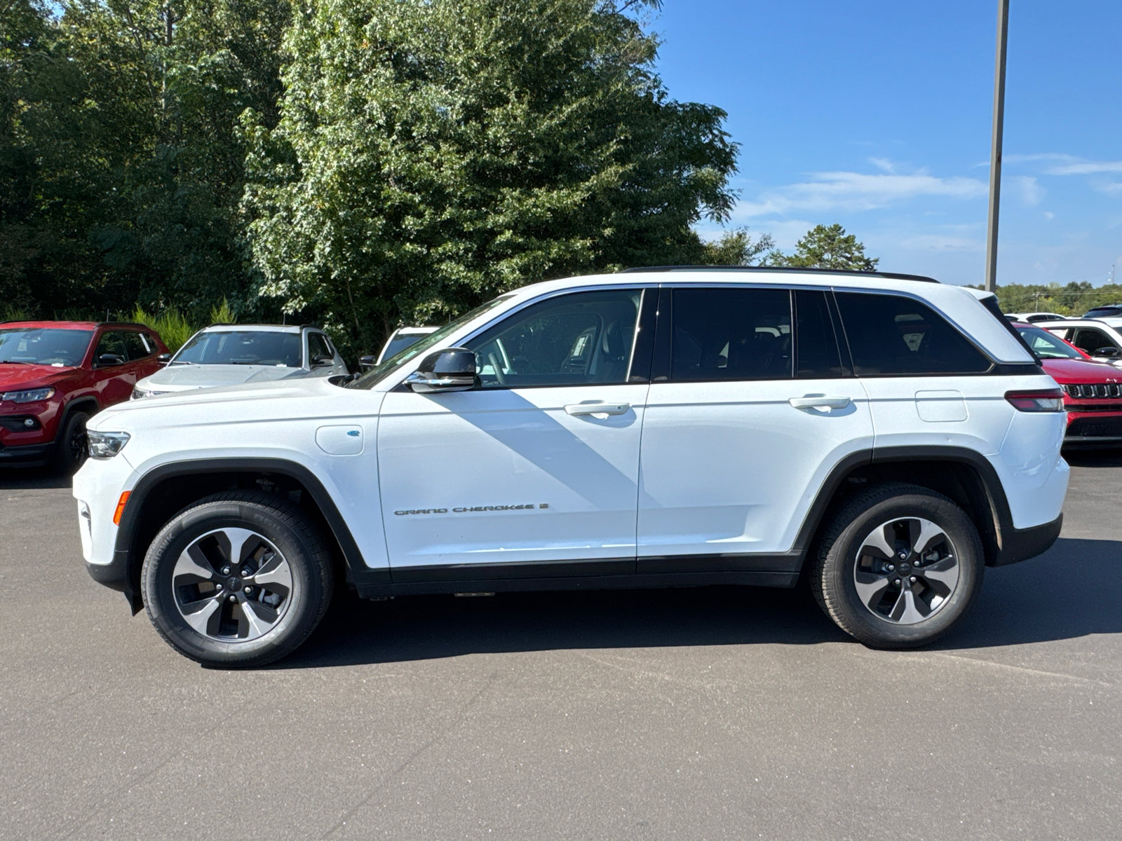 Used 2024 Jeep Grand Cherokee Limited 4xe AWD/4WD image 8