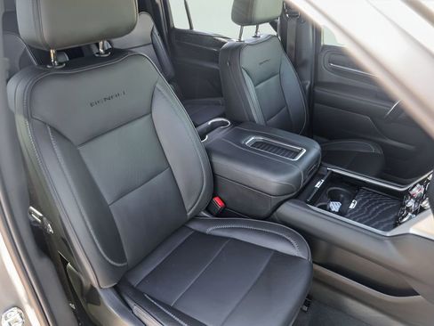 Used 2022 GMC Yukon XL Denali w/ Denali Premium Package image 36