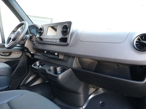 Used 2024 Mercedes-Benz Sprinter 2500 image 28
