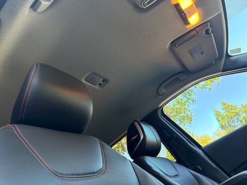 Used 2019 Nissan Kicks SR w/ SR Premium Package FWD image 16