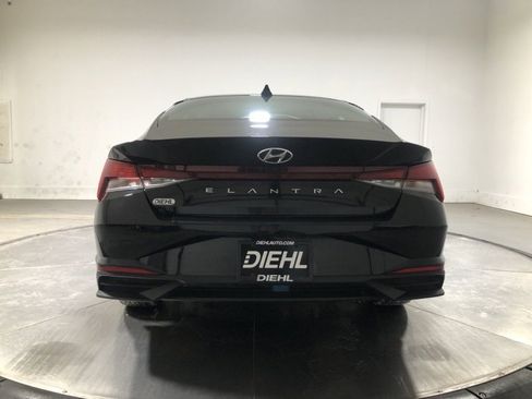 Used 2023 Hyundai Elantra SEL w/ Convenience Package image 6