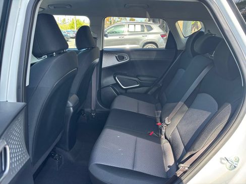 Used 2025 Kia Soul LX w/ LX Technology Package FWD image 23