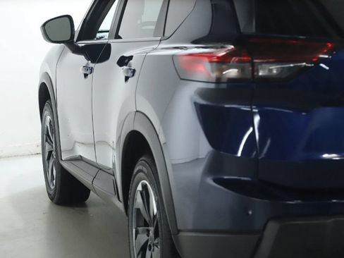 Used 2024 Nissan Rogue SV FWD image 40