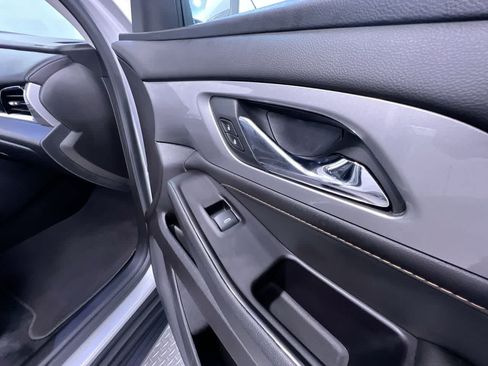 Used 2019 Chevrolet Traverse LT FWD image 36