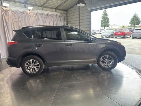 Used 2017 Toyota RAV4 XLE w/ Convenience Package image 4