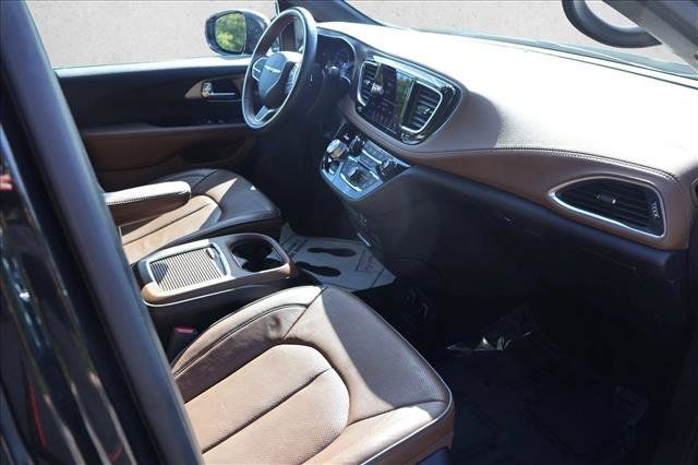 Used 2020 Chrysler Pacifica Limited FWD image 28