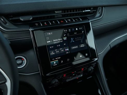 New 2025 Jeep Grand Cherokee L Altitude image 25