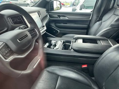 Used 2024 Jeep Wagoneer L Series II w/ Flexible Seating Group AWD/4WD image 8