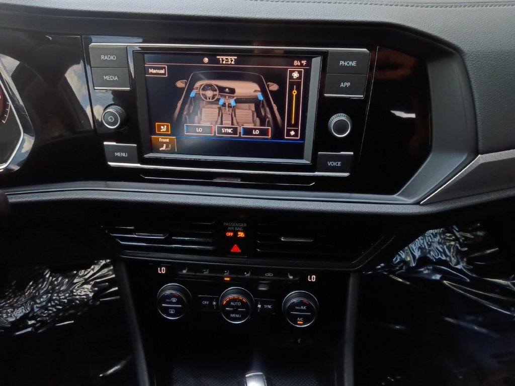 Used 2020 Volkswagen Jetta SE FWD image 4