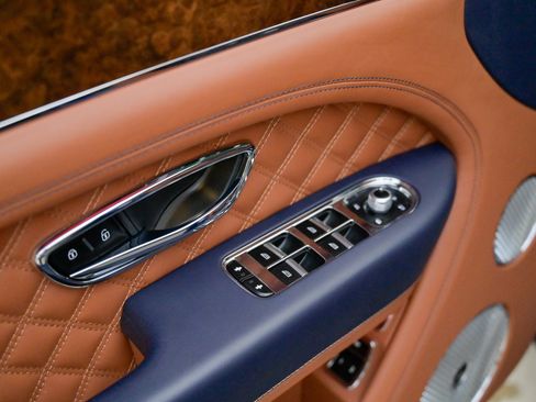 Used 2023 Bentley Bentayga image 20