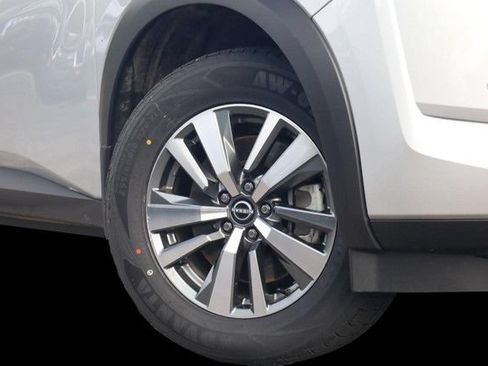 Certified 2025 Nissan Pathfinder SL FWD image 3