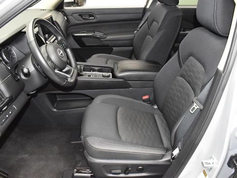 Used 2025 Nissan Pathfinder SV AWD/4WD image 11