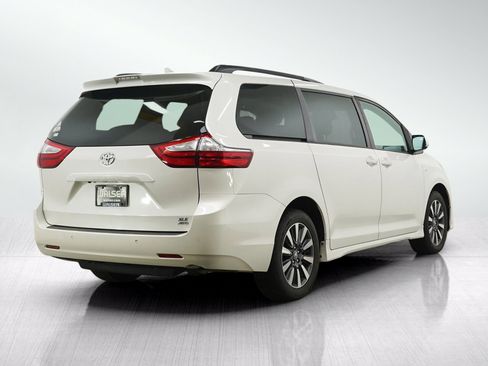 Used 2019 Toyota Sienna XLE Premium AWD/4WD image 5