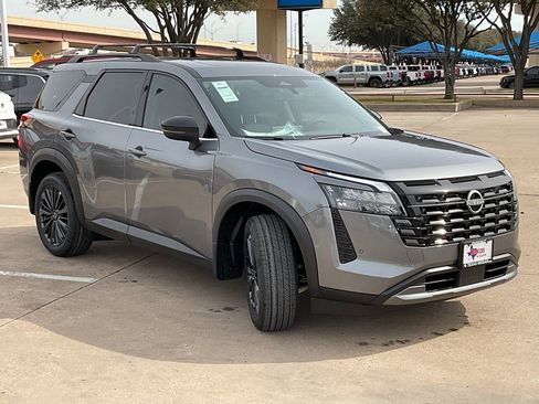 New 2026 Nissan Pathfinder SL image 4