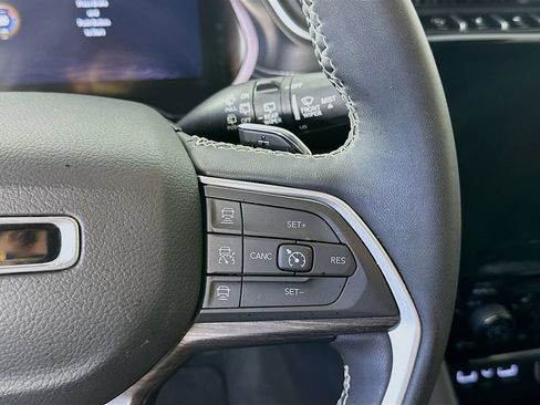 Used 2023 Jeep Grand Cherokee L Limited AWD/4WD image 27