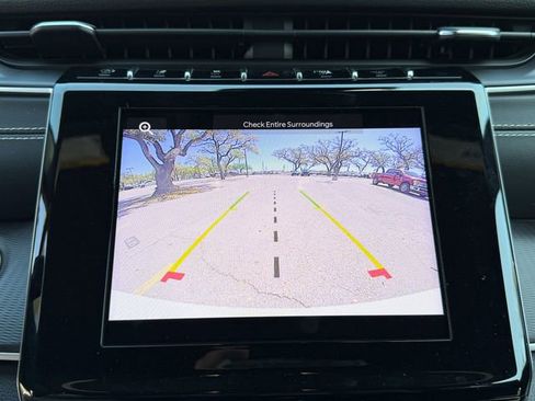 Used 2023 Jeep Grand Cherokee Altitude image 14