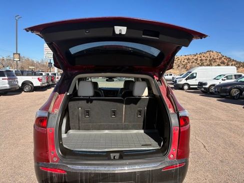 Used 2023 Buick Enclave Essence image 3