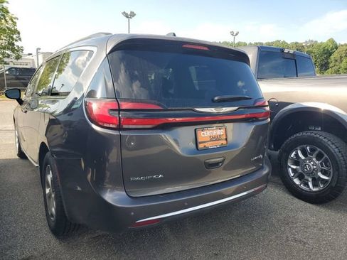 Certified 2023 Chrysler Pacifica Limited FWD image 9