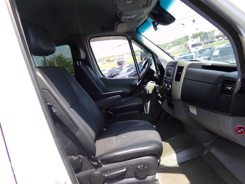 Used 2014 Mercedes-Benz Sprinter 2500 image 18