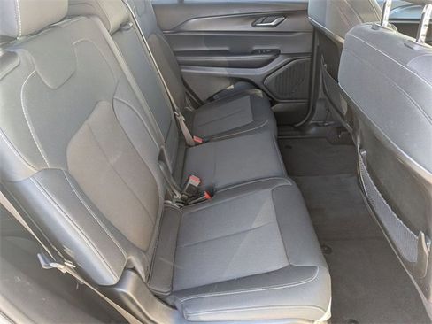 Used 2023 Jeep Grand Cherokee L Laredo image 29