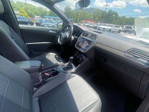 Used 2018 Volkswagen Tiguan SEL w/ R-Line Package FWD image 18