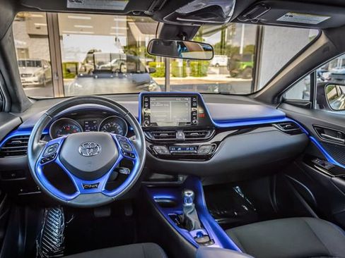 Used 2020 Toyota C-HR XLE FWD image 24