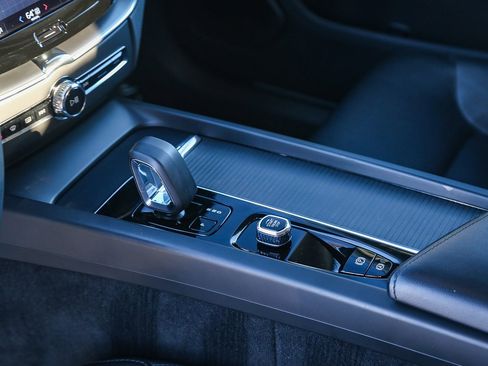 Used 2023 Volvo XC60 B5 Core w/ Protection Package image 21