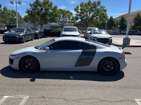 Used 2015 Audi R8 V8 w/ Extended Leather Package AWD/4WD image 4