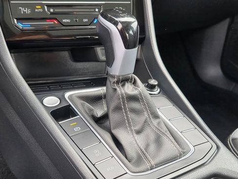 Used 2025 Volkswagen Jetta SE image 28