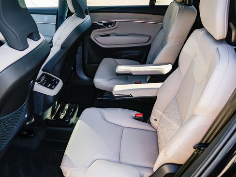 Certified 2026 Volvo XC90 B6 Plus w/ Protection Package AWD/4WD image 20